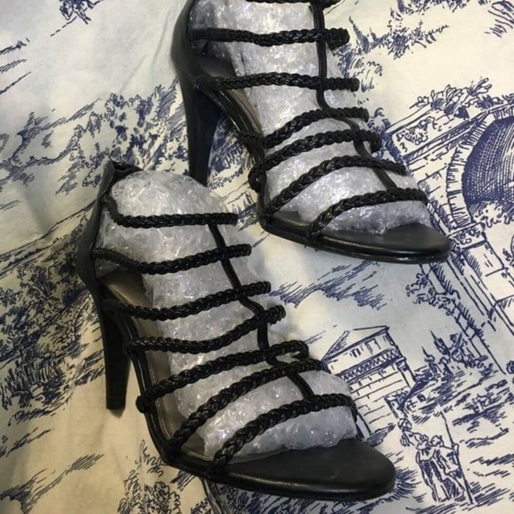 Kelly & Katie Women’s 9 heels Black Faux Leather Rope Strappy Shoes Back zip new